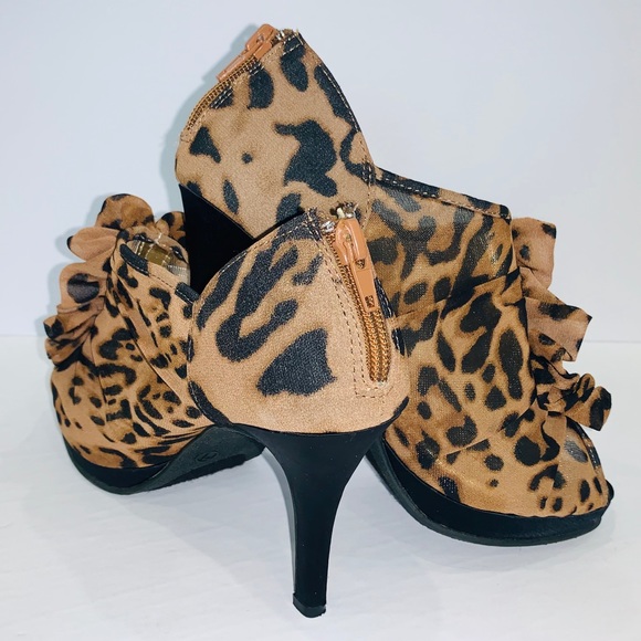 Leopard Print 3.5” heels - Picture 5 of 8